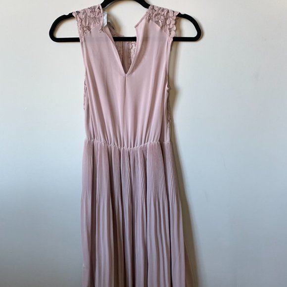 Lace dress from H&M - Picture 2 of 2